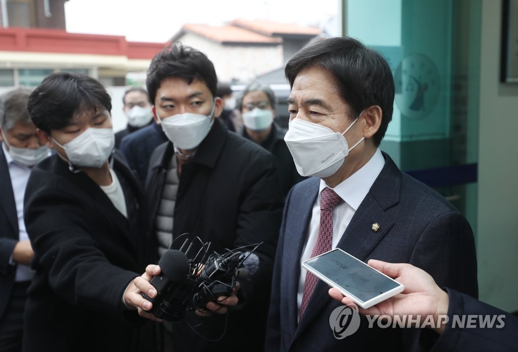 공직선거법 위반 혐의 이용호 의원 항소심도 '무죄'