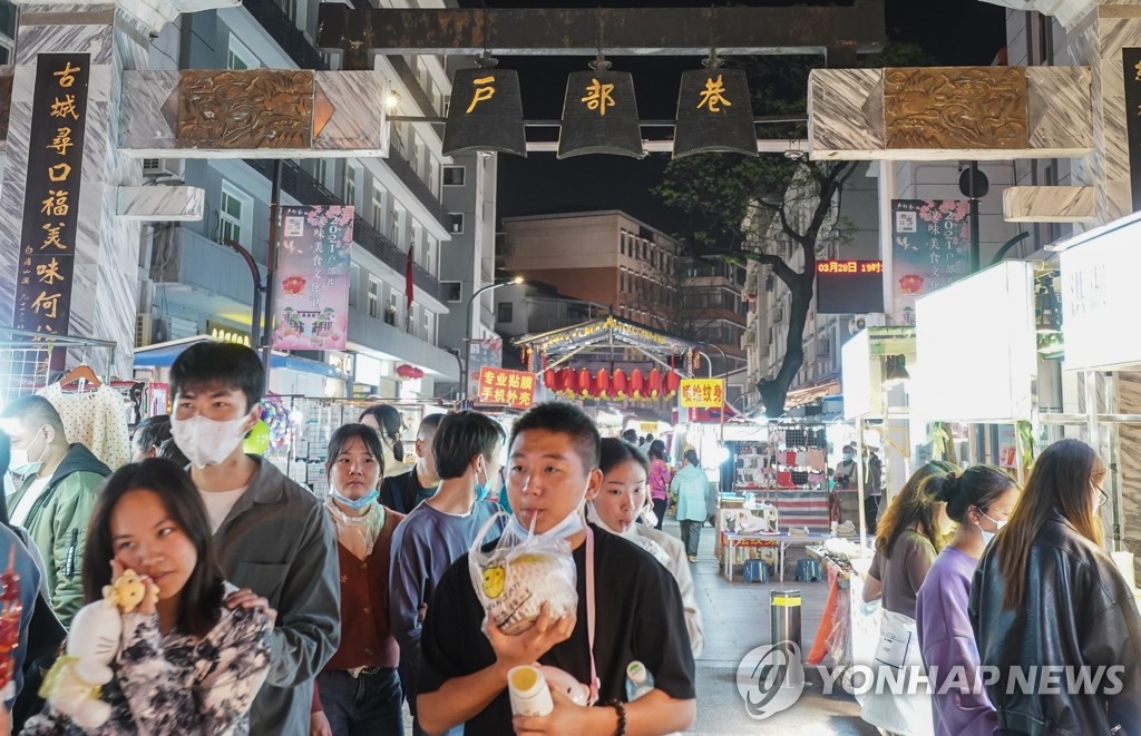 "코로나19 첫 보고지 우한 사망자 과소신고…실제는 3배"