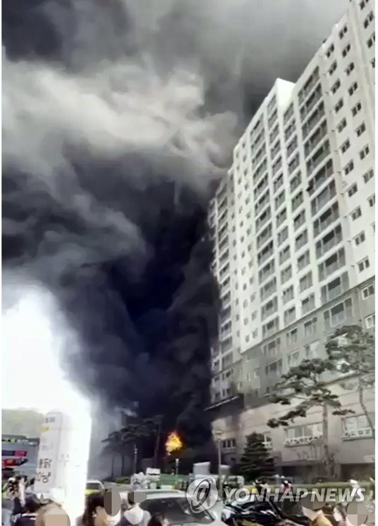 갈 곳이 없어요…남양주 주상복합 화재 이재민 텐트 집회