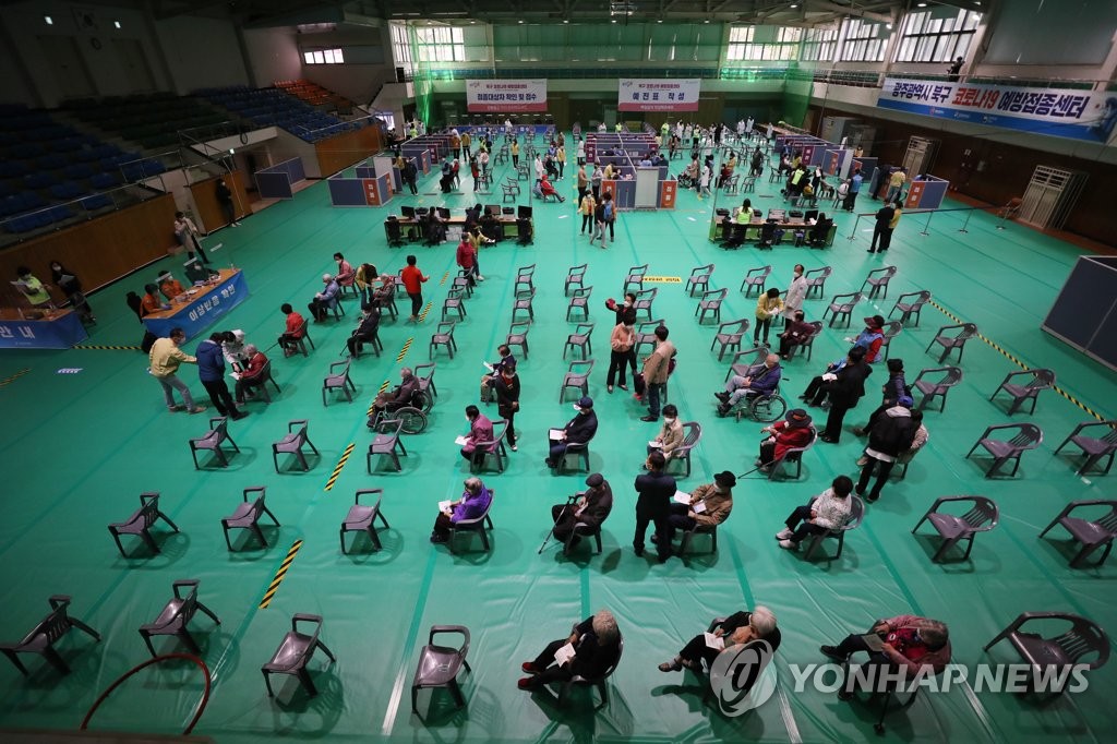 영국 'AZ백신 40세 미만 접종제한'에 당국 "국내선 조정계획 없어"