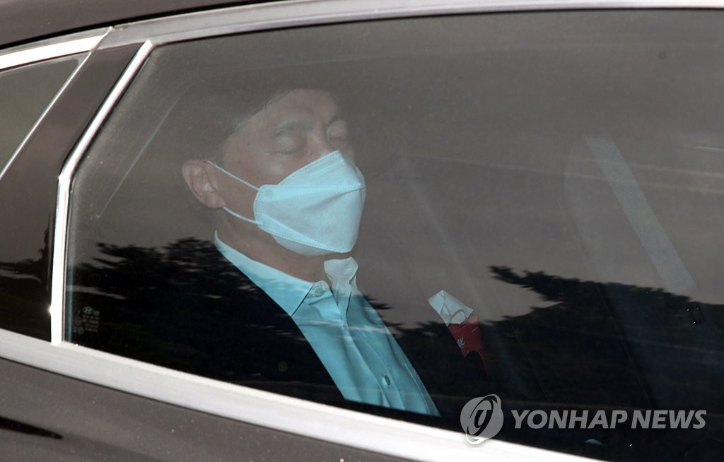 이성윤, 내일 檢수사심의위…현직 지검장 피고인 될까