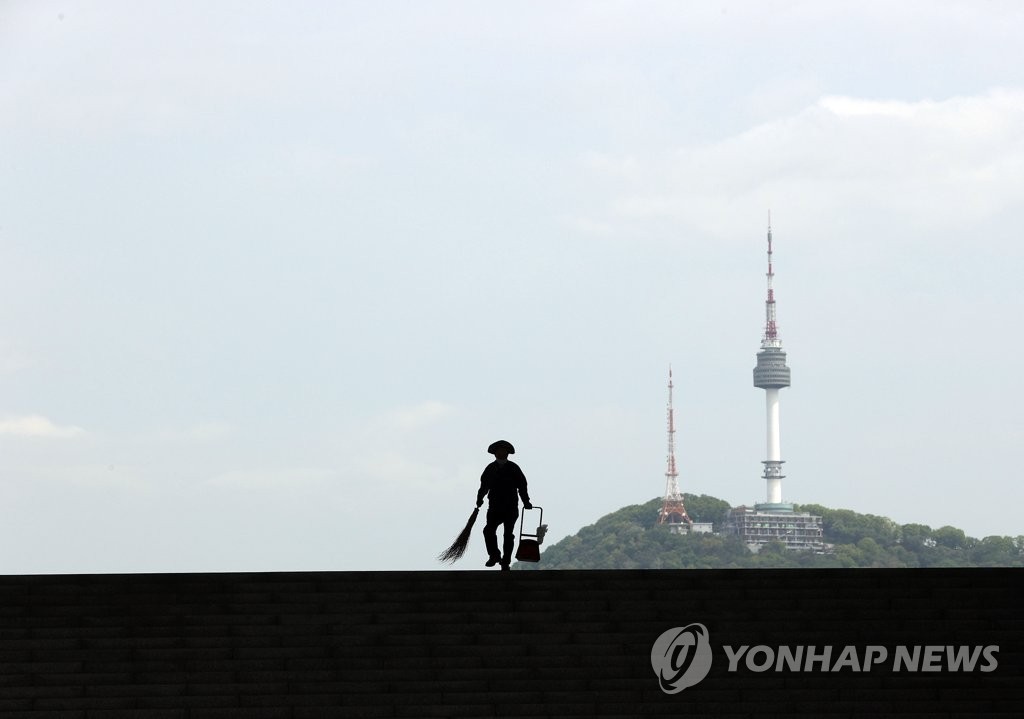 [내일날씨] 흐리다 낮부터 맑아져…바람 불고 쌀쌀