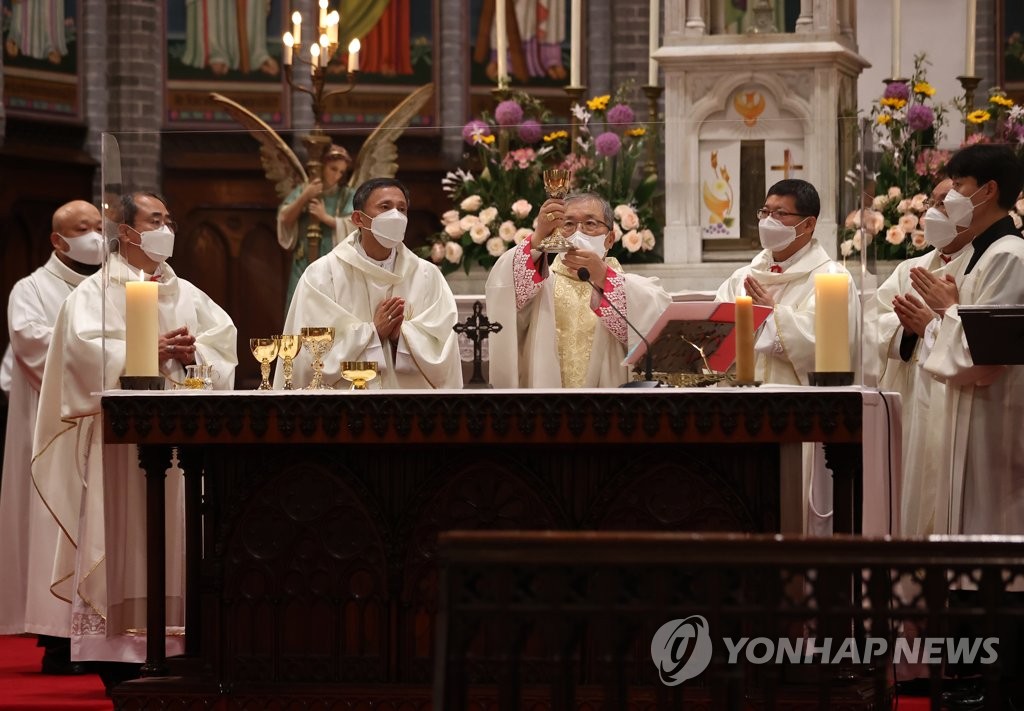 선배 마지막 길에 울먹…염수정 "찾아뵙는 것만으로 편했는데"