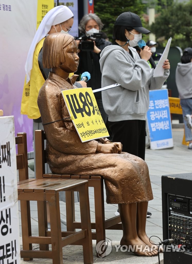 일본 최대 일간지, 교과서 '종군위안부' 표현 삭제 주장