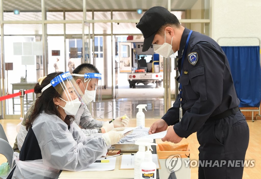 군 코로나 확진자 9명 늘어…30세 이상 백신접종 사실상 완료