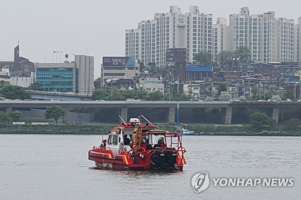 "한강 실종 의대생 죽음 진상 밝혀달라" 靑청원 20만 넘어