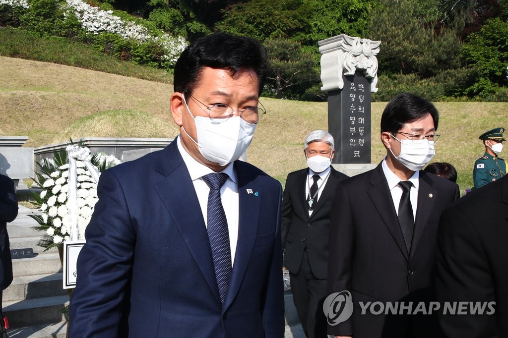 송영길, 박정희·이승만 참배…"국가헌신" "독립정신" 기려(종합)