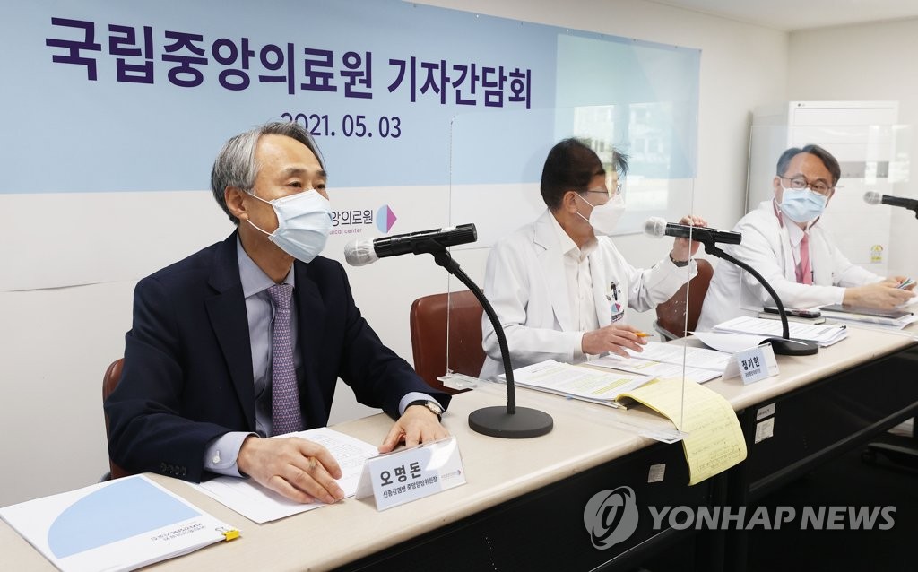 "코로나19 집단면역 도달 어렵다…결국 독감처럼 함께 살아야"(종합)