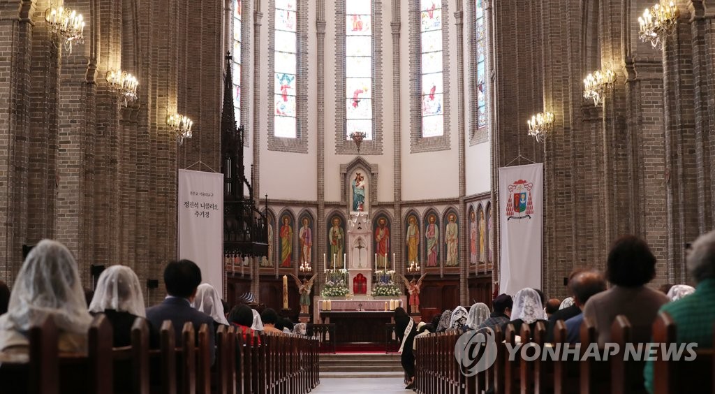 故정진석 추기경 추도미사…"'버려야 행복하다'는 것 가르쳐 줘"