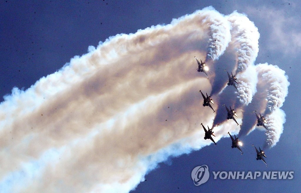 블랙이글스, 천안 상공서 어린이날 축하비행…온라인 생중계(종합)