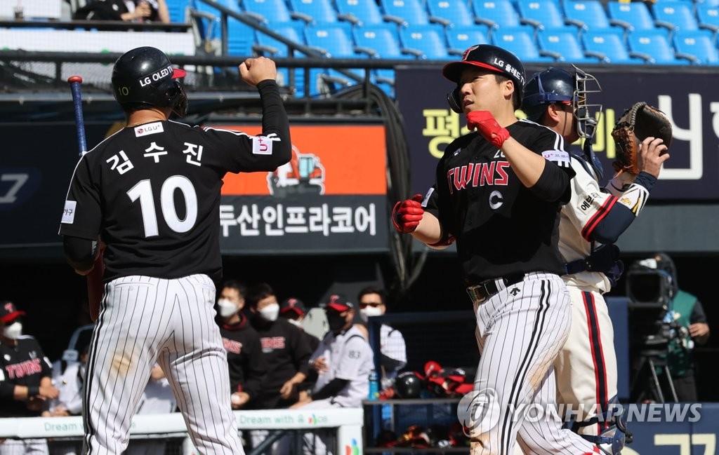 LG 김현수, KBO 개인 통산 200홈런…"연패 탈출이 더 기뻐"(종합)