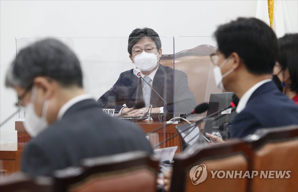 정치권 달구는 '2030' 구애 공약…與일각 "퍼주기 안돼"(종합)