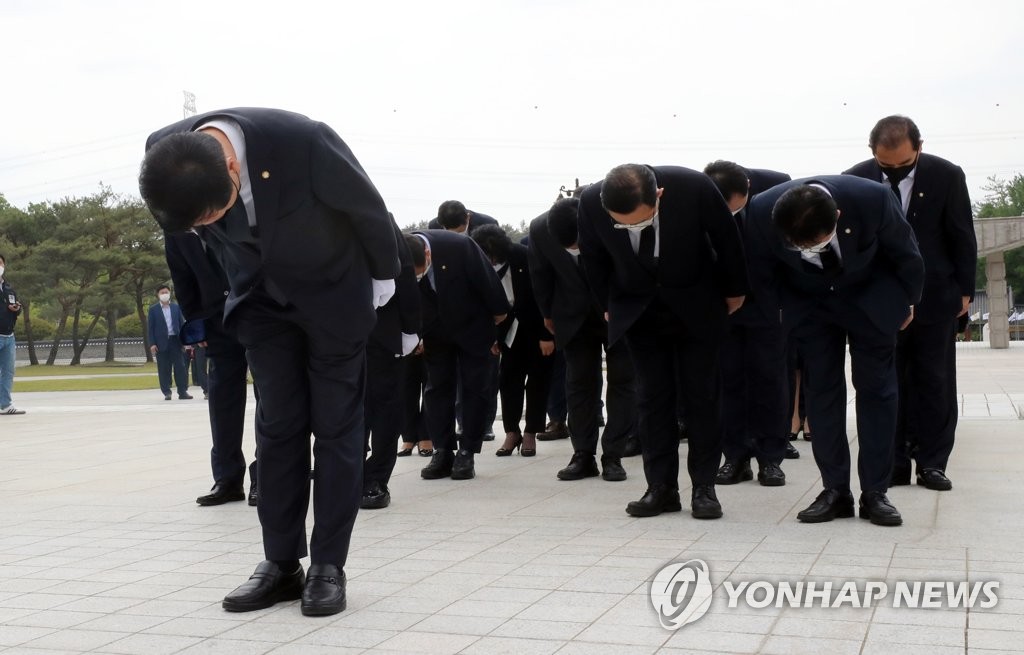 여야, 동시에 호남行…與 "변화하겠다" 野 "깊은 사죄"