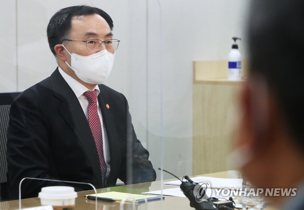 문승욱 장관, 휴일 마켓컬리 찾아 "방역은 경제활력의 원동력"