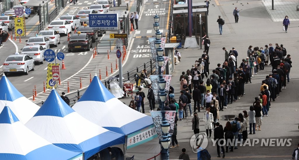 [3보] 신규확진 564명, 주말영향 하루만에 다시 500명대…확산세 지속