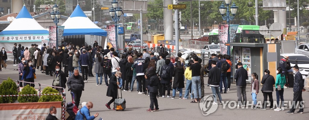 [2보] 코로나19 어제 564명 신규확진,하루만에 다시 500명대…주말영향