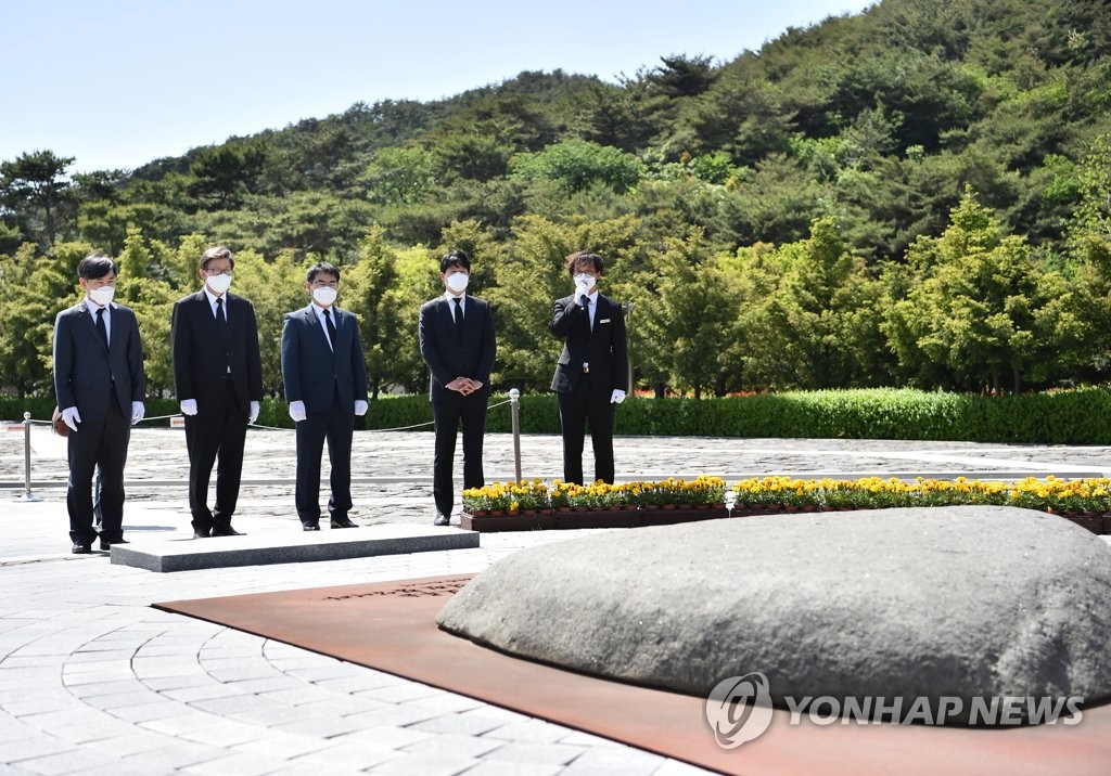 박형준 봉하마을 방문…동행 하태경 "보수의 노무현 되겠다"(종합)