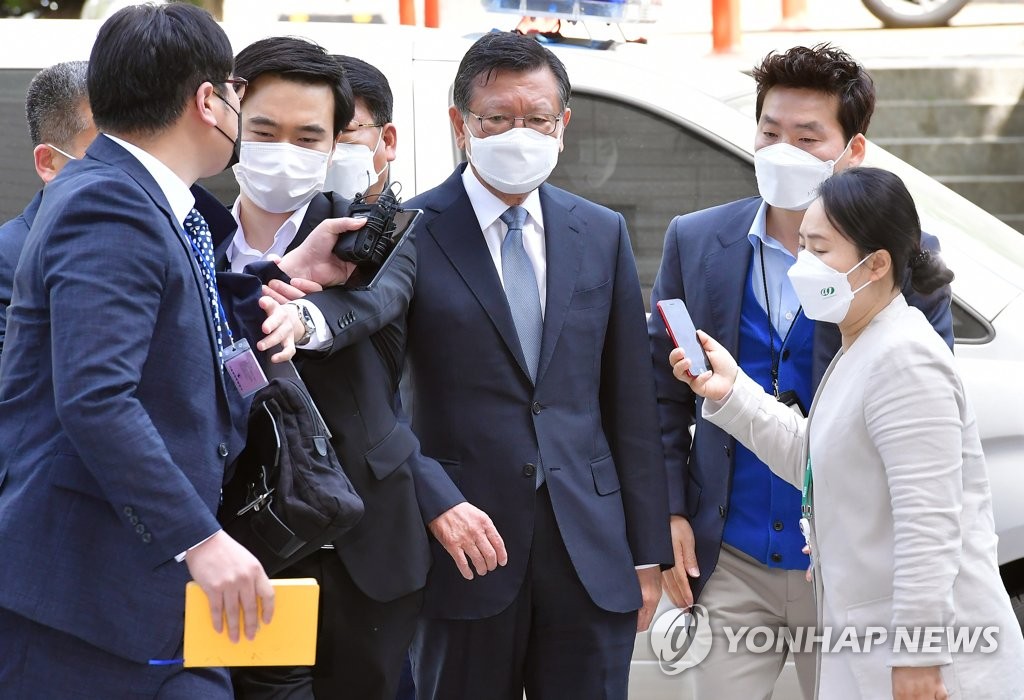 구속심문 출석한 박삼구 "죄송합니다"…밤늦게 판가름