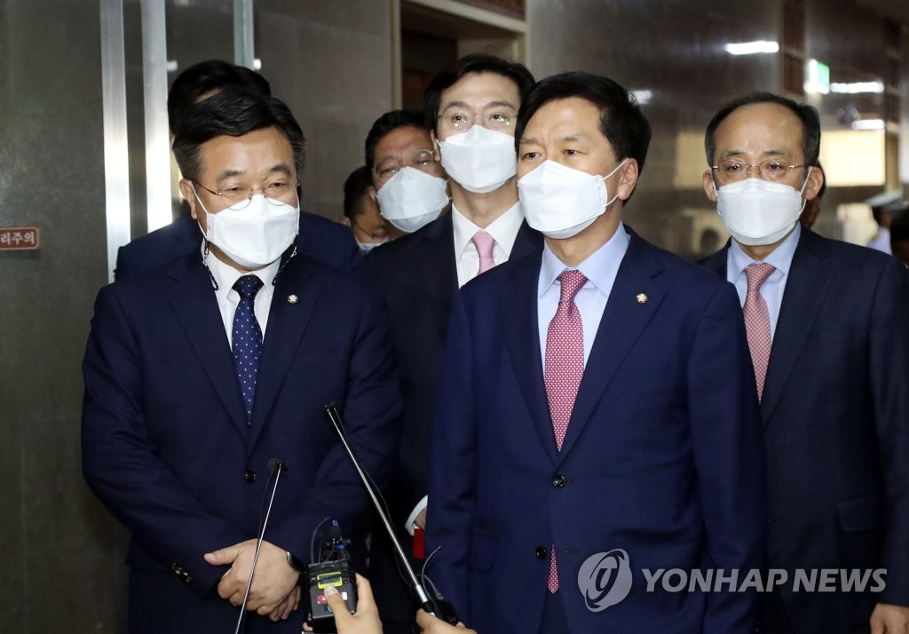 김기현, 문대통령에 면담요청…"인사권자가 결단해야"