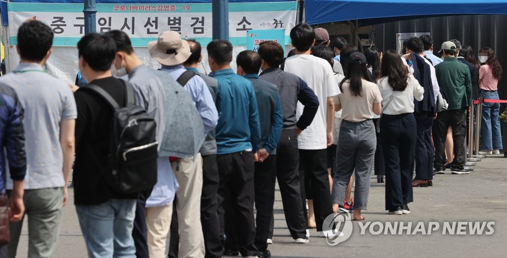 [3보] 신규확진 619명, 사흘째 600명대…직전 휴일 대비 156명 늘어