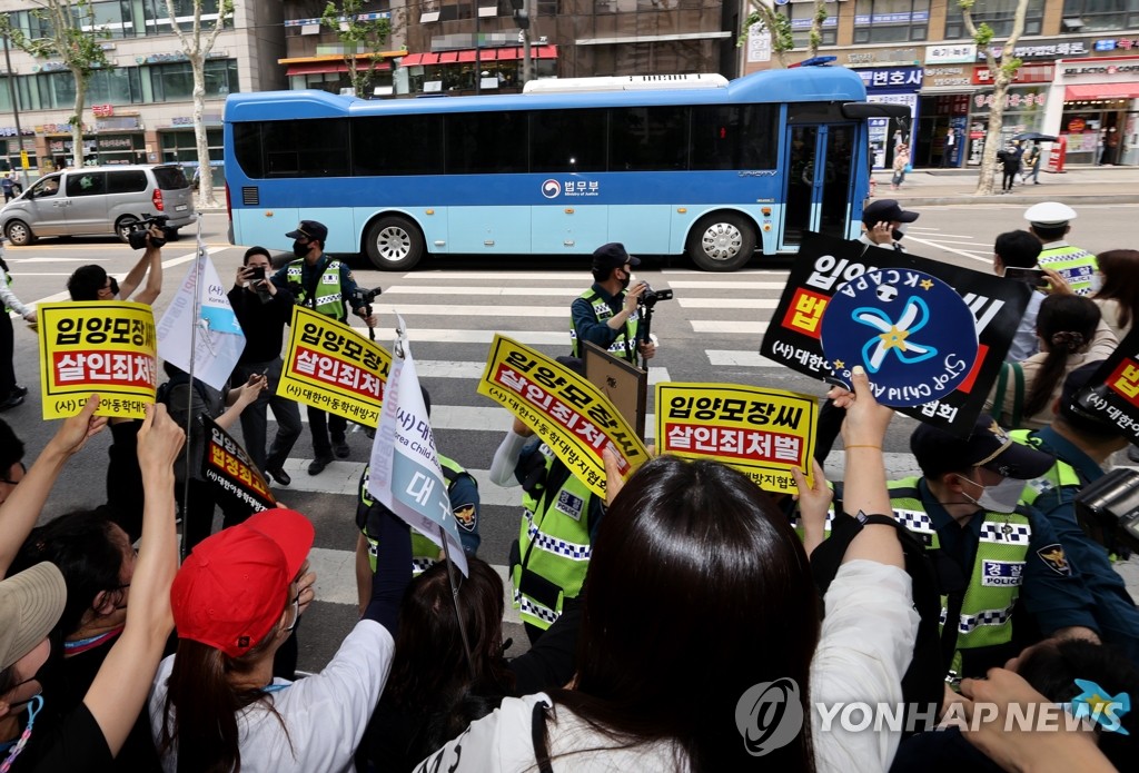 '정인이 사건' 양모 1심서 무기징역…살인죄 인정(종합)