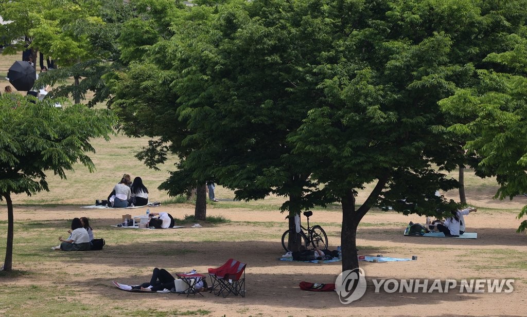 [날씨] 흐리다 낮부터 맑아져…낮 기온 다시 상승