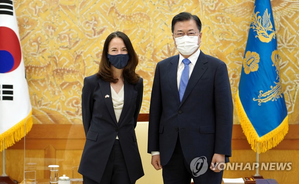 美정보국장, 문대통령 예방 등 2박3일 방한 마무리(종합)