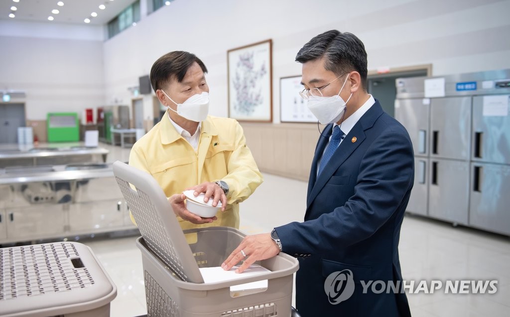 [부실 軍급식] ①연이은 폭로…"감방보다 못한 군대" 질타