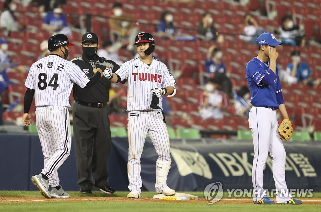 2위 LG, 정주현 호수비로 삼성 제압…4연승 NC, 선두 맹추격(종합)