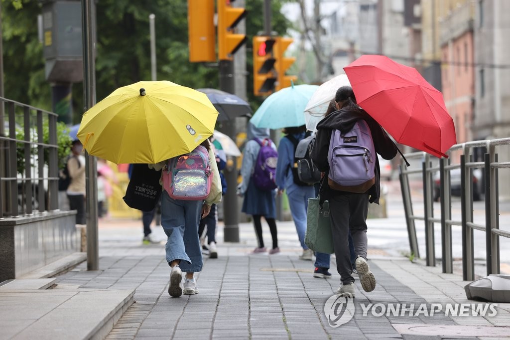 1주간 전국 학생 357명 코로나19 확진…하루 평균 51명꼴