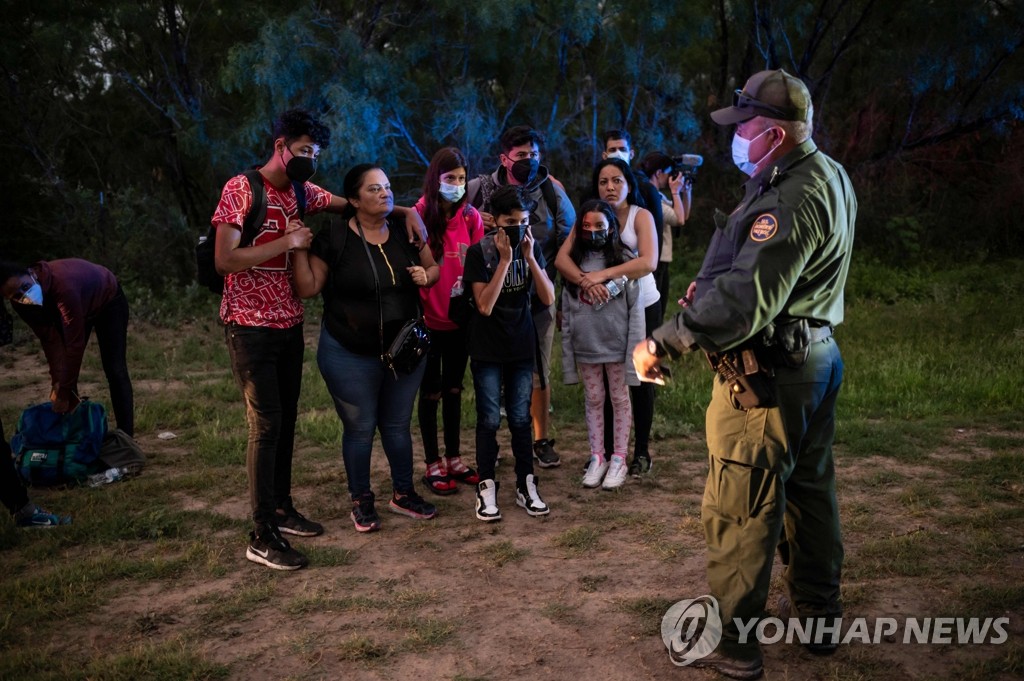 코로나 탓에 난민신청 사상 최대…난민 인정률은 0.2%로 최저