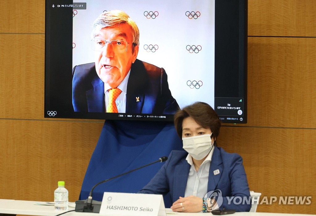 도쿄올림픽 개막 2개월 앞두고 스가 내각 '진퇴양난'(종합)