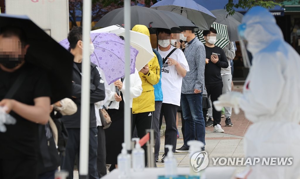 [3보] 신규확진 561명, 사흘만에 500명대…거리두기·5인금지 3주 연장