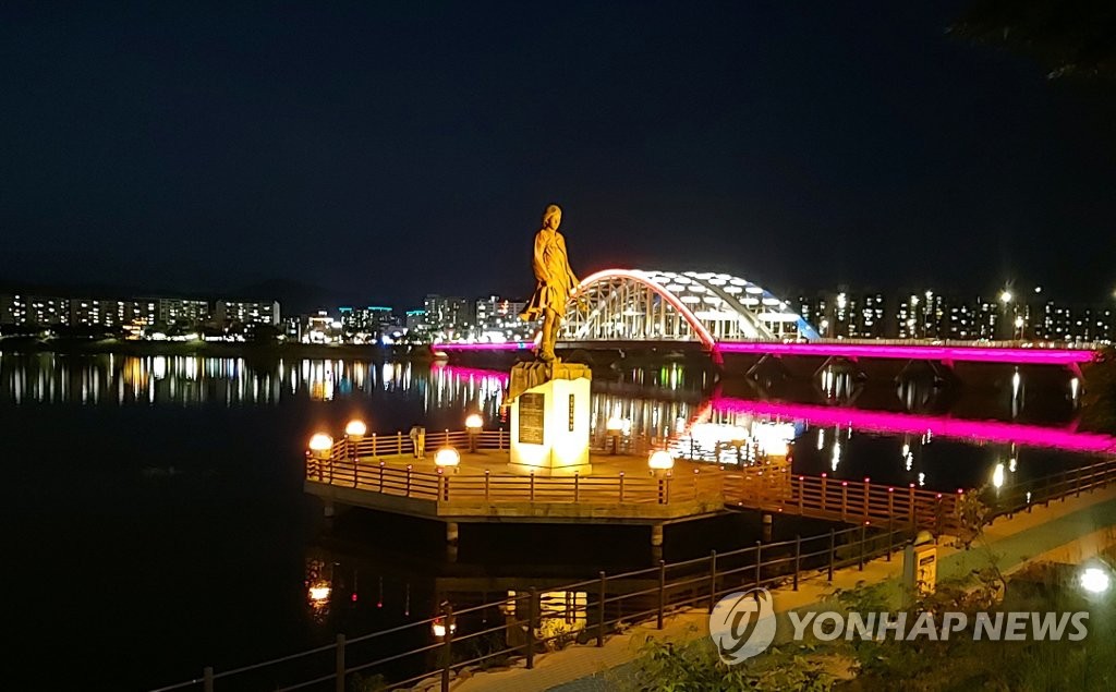 소양강 다리의 화려한 변신…춘천시 미디어파사드 운영