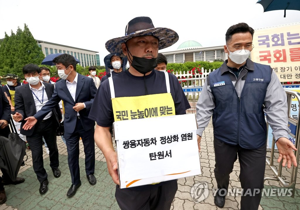 쌍용차 노조 "회사 살리기 위해 무슨 일이든 하겠다"(종합)