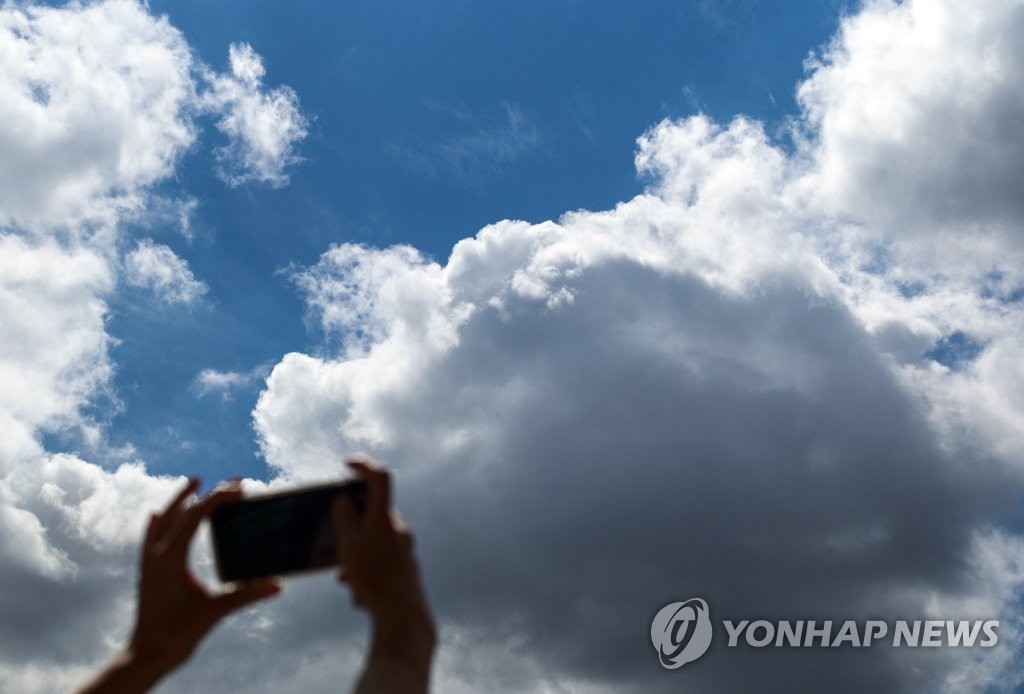 [내일날씨] 전국 구름 많고 경기·강원 새벽에 빗방울