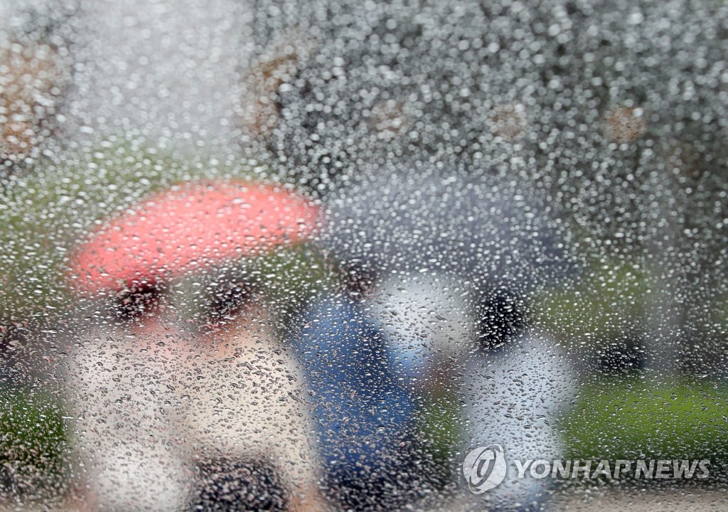 아침까지 곳곳에 비…낮 동안 대체로 흐려