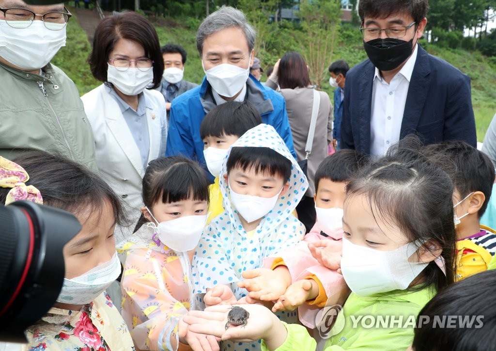 쓰레기 매립장서 발견된 맹꽁이, 전주 삼천에 '새 보금자리'