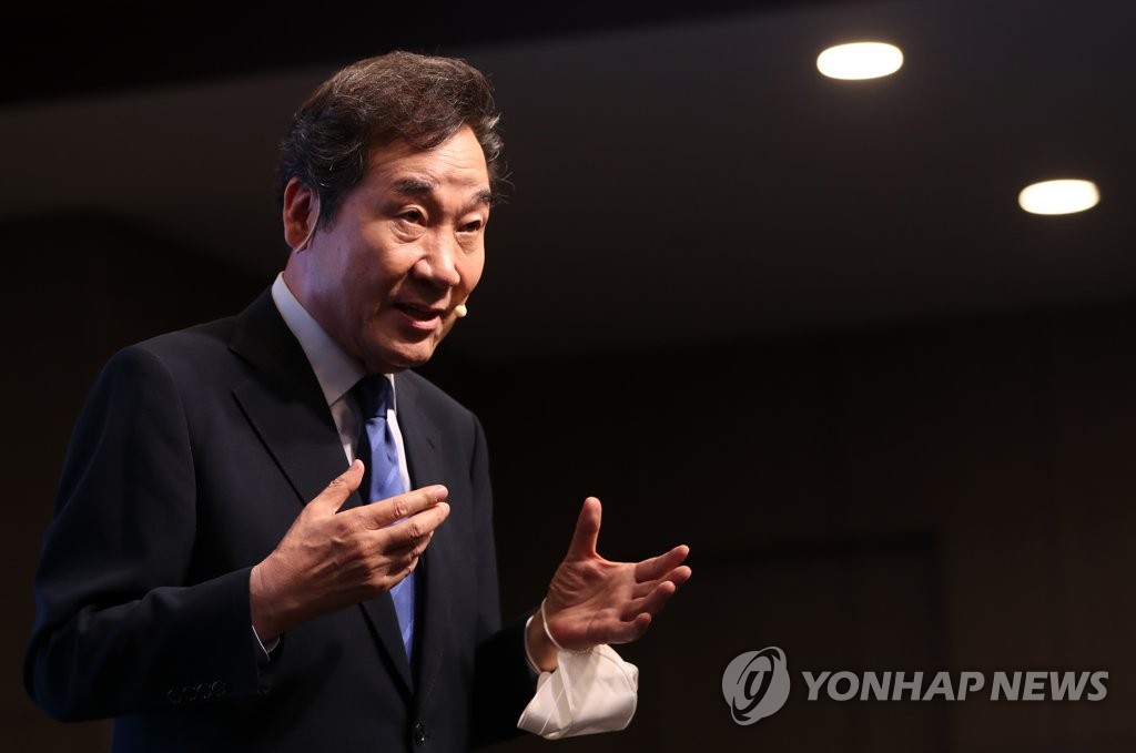 이낙연 "개헌론, 구휼 위한 제도 담자는 것"…이재명에 반박