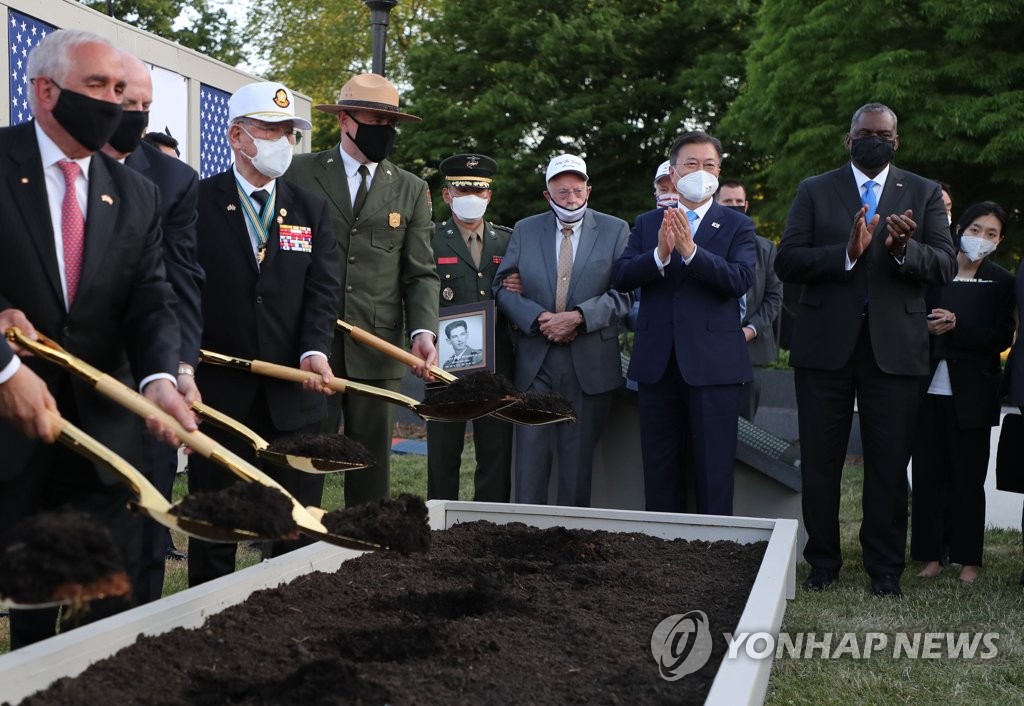 문대통령, 한국전 전사자 기리는 '추모의 벽' 착공식 참석(종합)