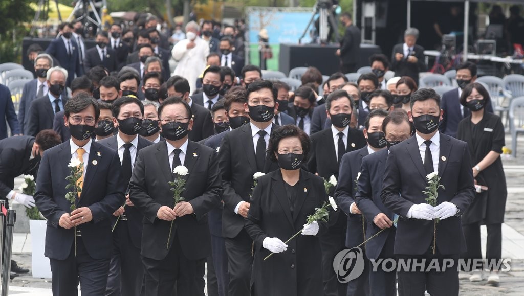 盧 12주기 '봉하행' 양정철…"통합의 정치 의미 새삼 되새겨"