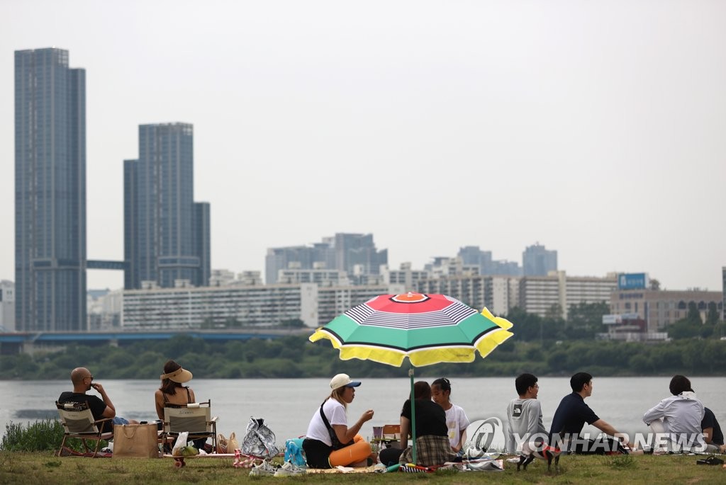 [내일날씨] 전국 대체로 맑다가 중부 밤부터 비