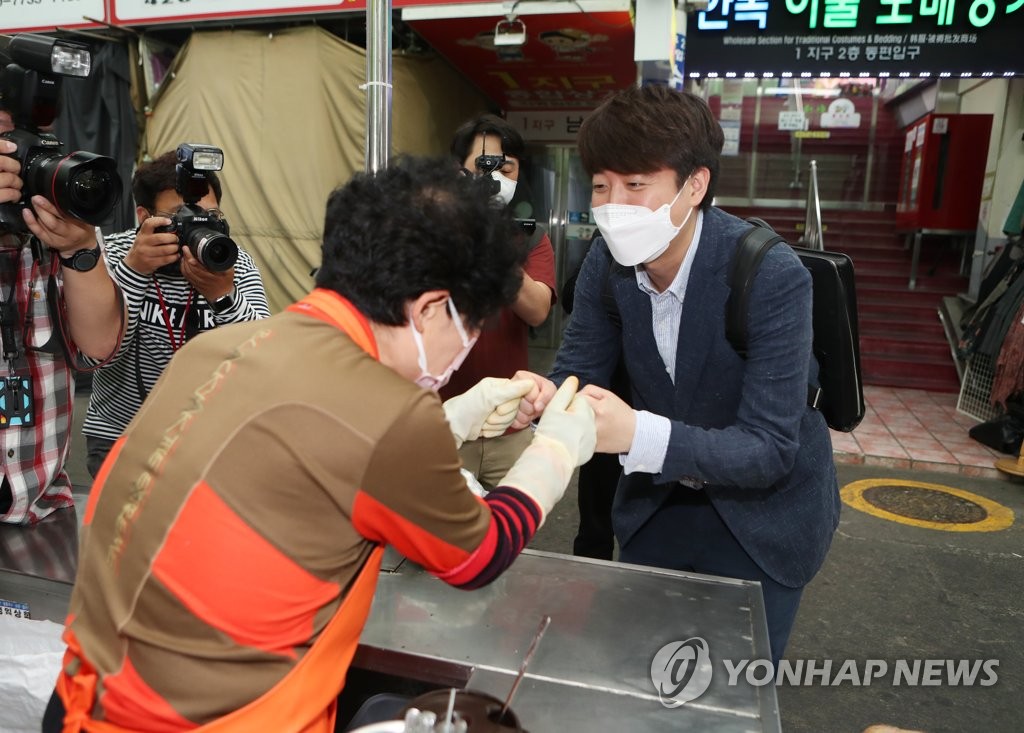 이준석 "대구서 인정받아야"…서문시장 등에서 지지 호소