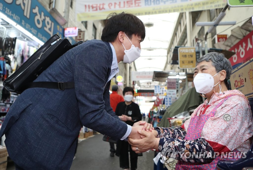 '당심'마저 빨아들인 이준석 돌풍…당권까지는 첩첩산중