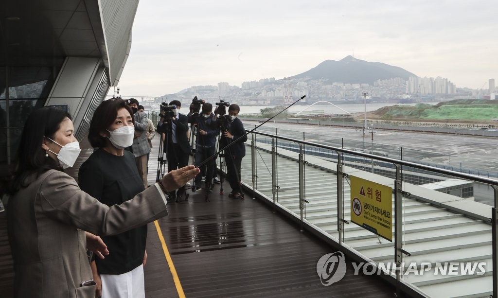 나경원 "예쁜 스포츠카로는 대선 못 이끌어…나는 화물트럭"(종합)