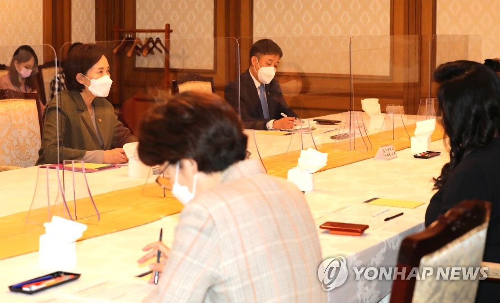 유은혜 "아동 학대 사건에 막중한 책임감…사회가 울타리 돼야"(종합)