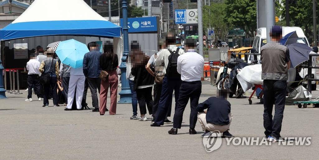 오늘 500명 안팎…유흥시설 집단감염 속 비수도권 확산세 '비상'