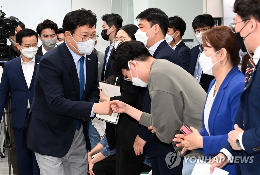 송영길 면전서 청년당원 쓴소리…"조국 내로남불, 공정 배신"