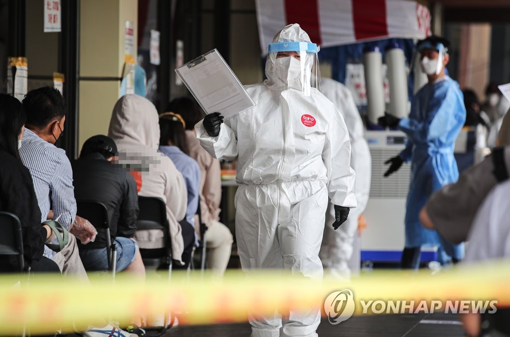 노래방-직장-교회 등서 새 감염…'유흥업소 집단발병' 지속 확산