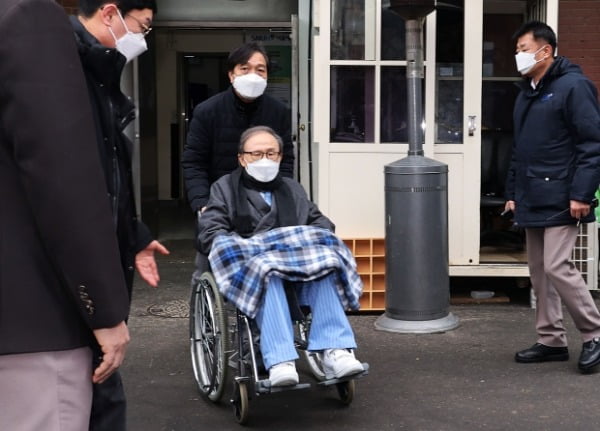 MB에 쥐약 보낸 유튜버, 징역형 집유…"단순 퍼포먼스 아냐"